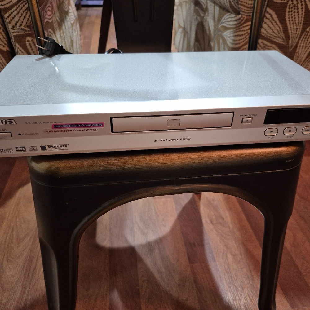 Aiwa XD-AX1U DVD/VCD/CD-R Playback MP3 Player In Silver